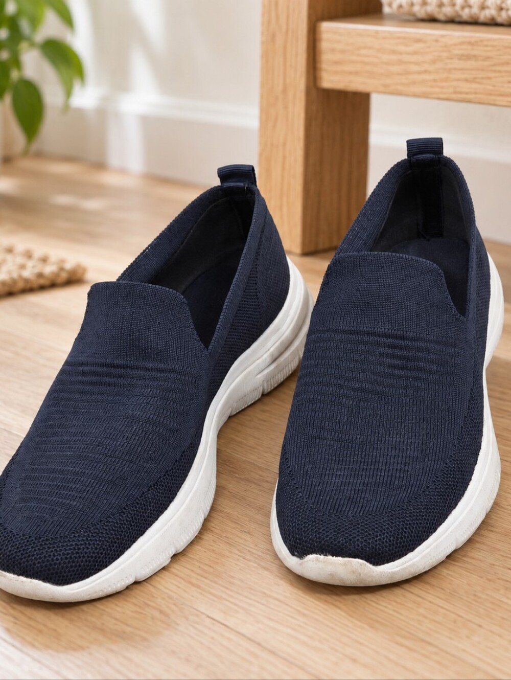Nautica Kyanna Navy Knit Slip-On Walking Sneakers Women’s 7.5